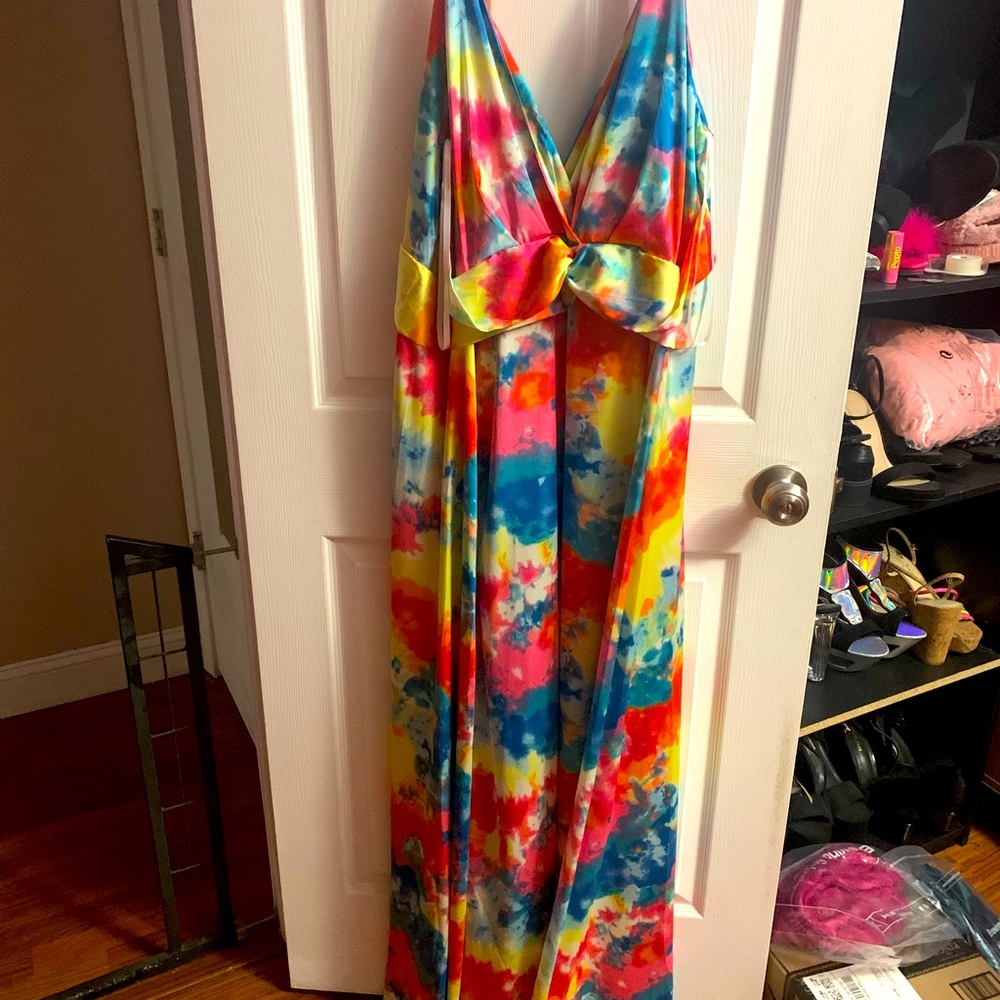 Colorful spaghetti strap maxi dress. 2x fashionnova